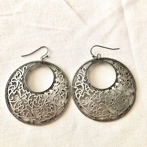 Vintage silver tone bohemian filgree earrings